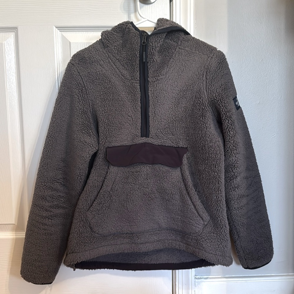 North Face Quarter Zip Fleece Jacket. Women’s Small. Dusty Purple.